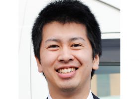 秋山やすのぶ